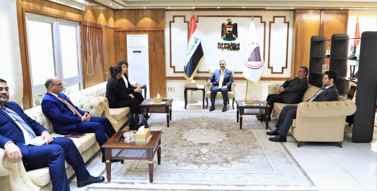 نائب رئيس مجلس الوزراء ، وزير التخطيط، يلتقي مدير صندوق الامم المتحدة للسكان في العراق