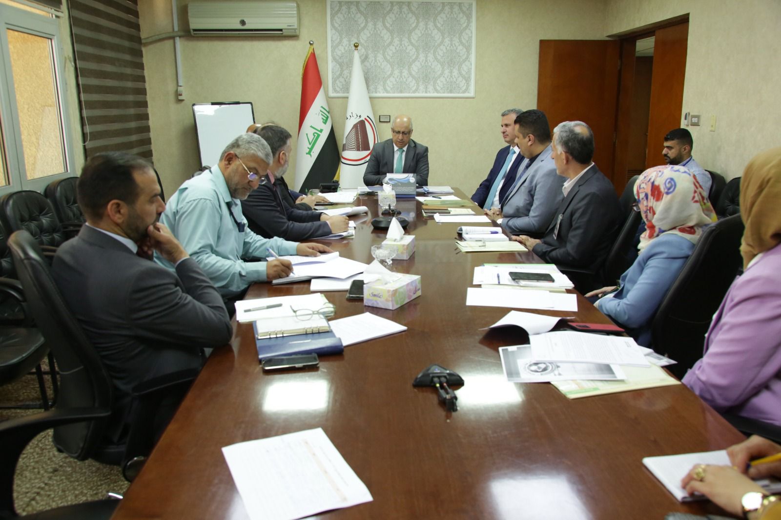 You are currently viewing وزارة التخطيط تواصل مناقشة تأثيرات تغيير سعر الصرف في السوق العراقية