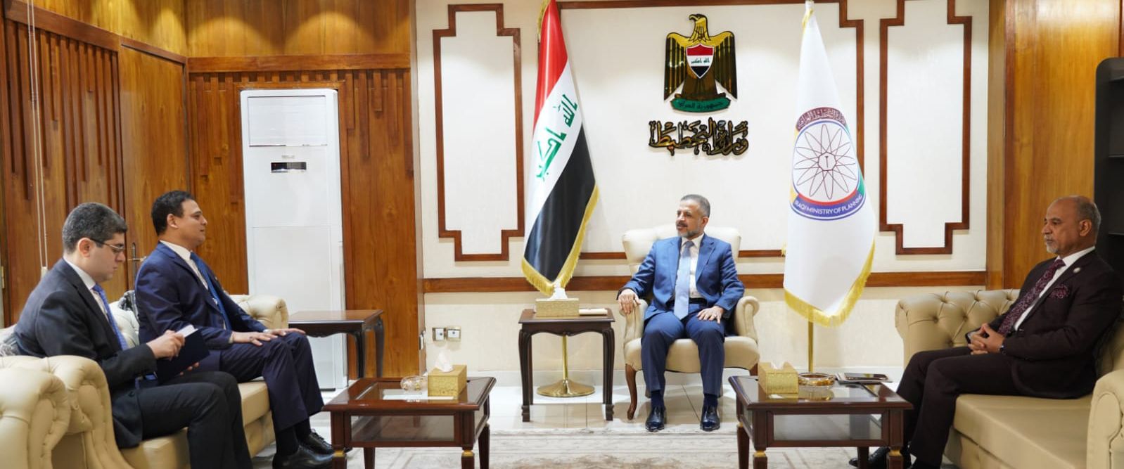 You are currently viewing نائب رئيس مجلس الوزراء، وزير التخطيط، يلتقي السفير المصرى لدى العراق