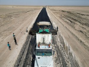 وزارة التخطيط تتابعُ ميدانيا مشروع إنشاء طريق (الرحاب – عين صيد – البصية) في محافظة المثنى