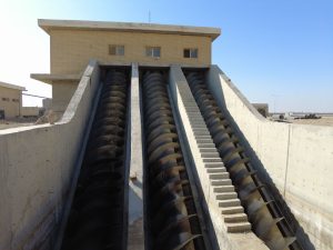 وزارة التخطيط تتابع ميدانيا مشروع سير العمل للمرحلة الثانية في محطة معالجة لمياه المجاري في محافظة النجف الاشرف