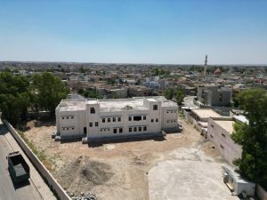 وزارة التخطيط تتابعُ ميدانيا مشروع بناء (34) مدرسة مُختلفة السّعات بمُحافظة نينوى