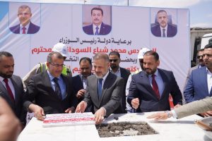 Read more about the article نائب رئيس مجلس الوزراء- وزير التخطيط الدكتور محمد علي تميم، يرسي الحجر الاساس، ويتابع ميدانيا عددا من المشاريع في محافظة المثنى