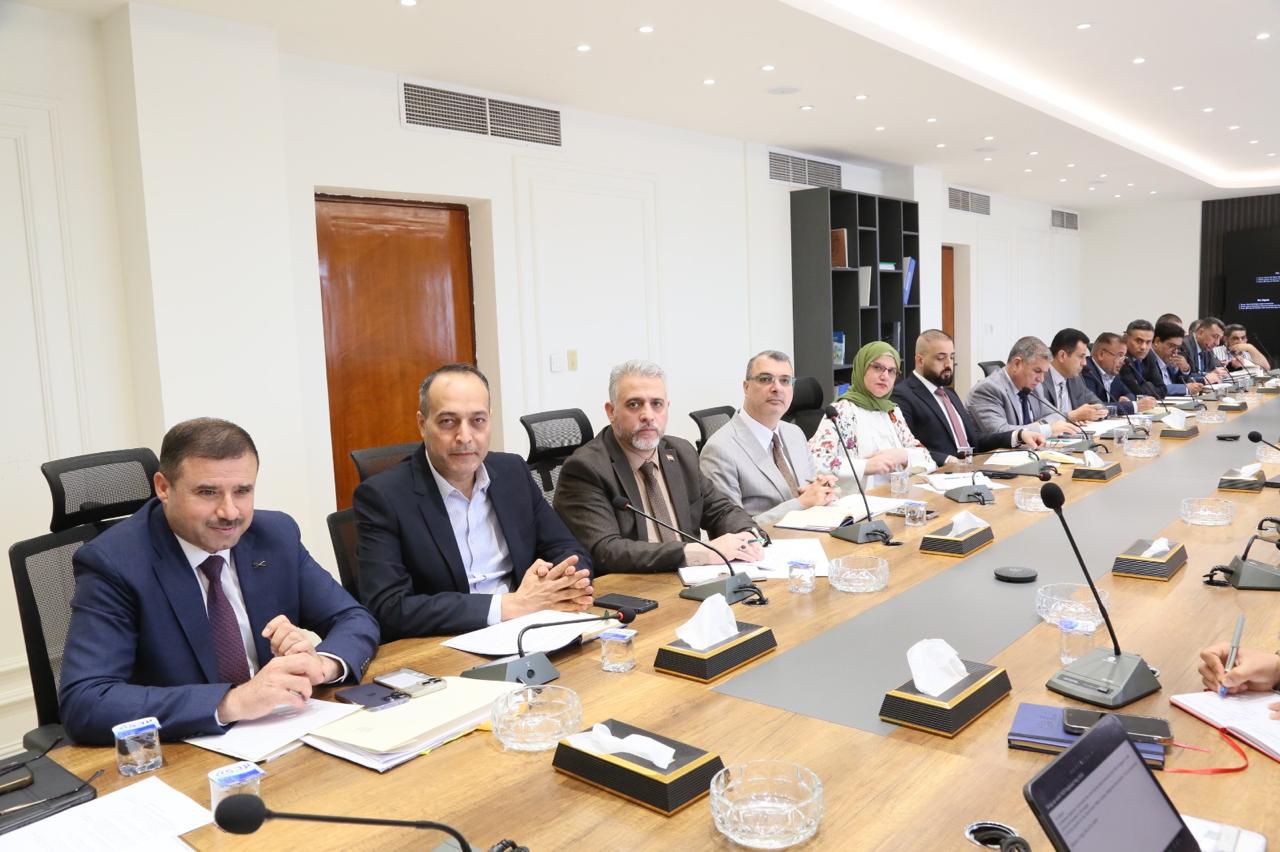 You are currently viewing وزارة التخطيط تبحث مع البنك الدولي والوزارات المعنية آليات ادراج وتمويل مشاريع البنى التحتية