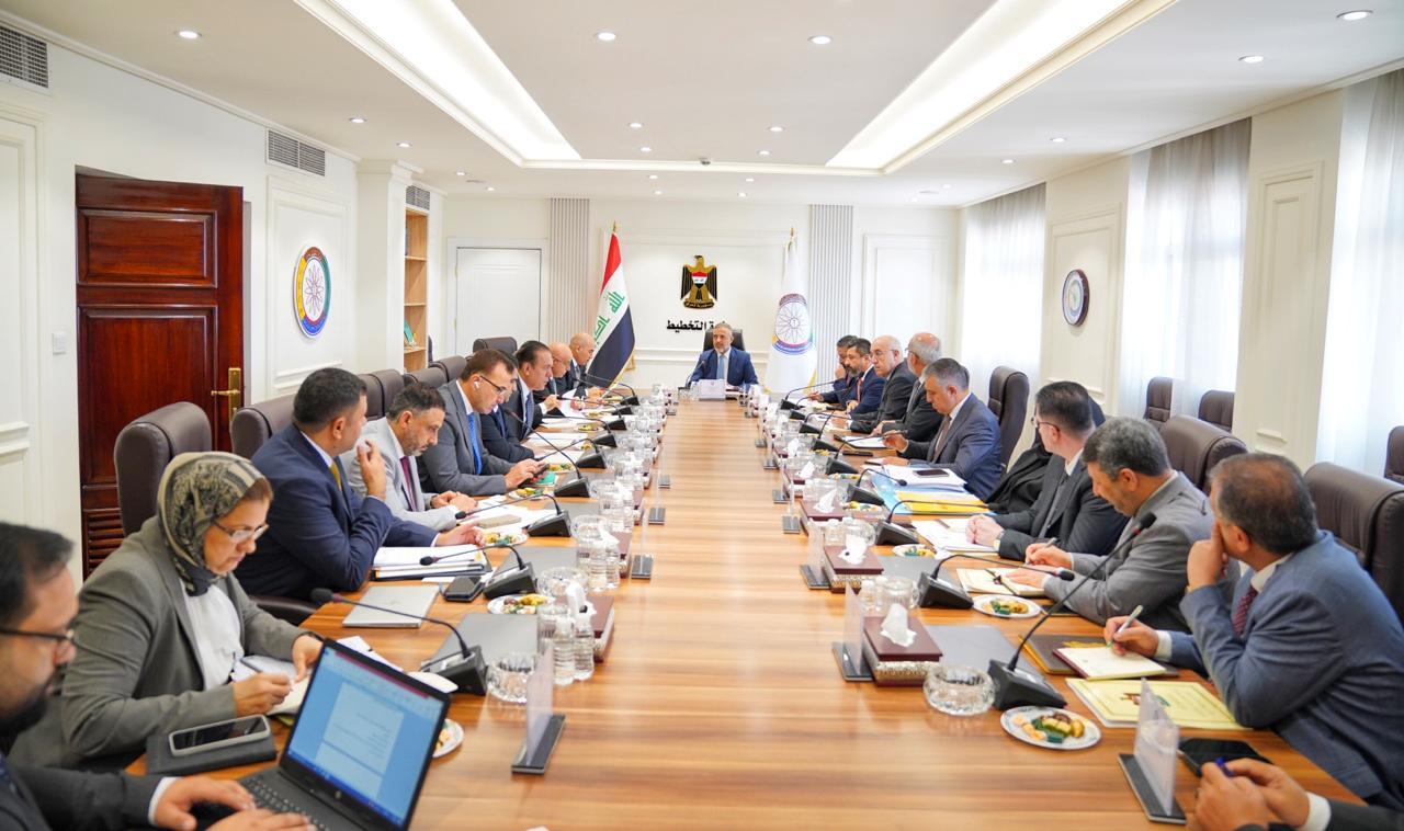 You are currently viewing نائب رئيس مجلس الوزراء – وزير التخطيط يترأس اجتماعاً موسعاً لمناقشة الملفات المشتركة مع حكومة إقليم كردستان