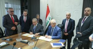 Read more about the article وزارة التخطيط توقع وثيقة تعاون علمي مع وزارة البيئة لدعم الطاقة وتقليل الانبعاثات