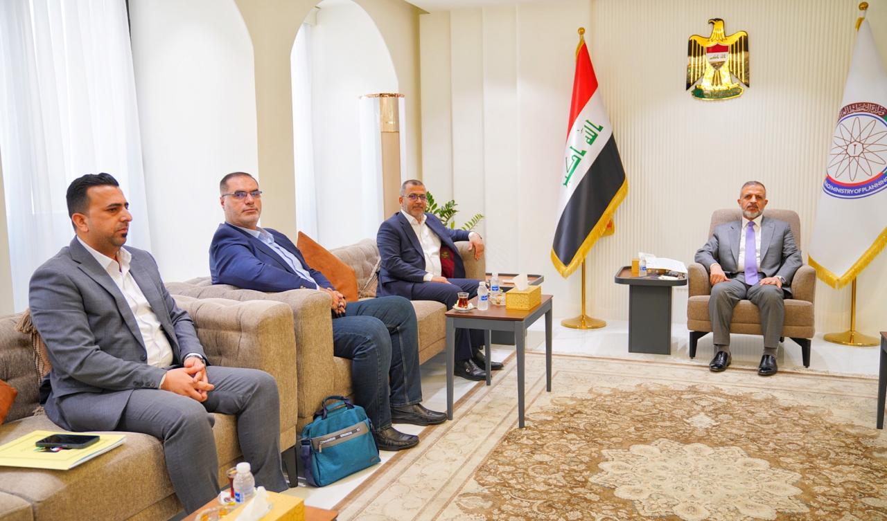 You are currently viewing نائب رئيس مجلس الوزراء – وزير التخطيط يبحث مع محافظ المثنى واقع المشاريع الاستثمارية والخدمية في المحافظة