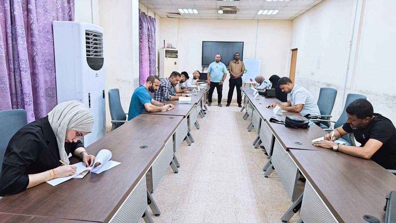 Read more about the article المركز الوطني للتطوير الإداري ينظم ندوة عن “كاميرات المراقبة والأمن الشخصي” ويختتم دورتين تدريبيتين في البصرة