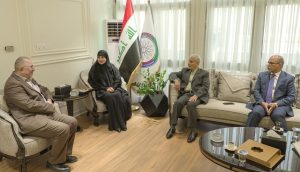 Read more about the article وكيل وزارة التخطيط للشؤون الإدارية تستقبل وفد مركز كربلاء للدراسات والبحوث