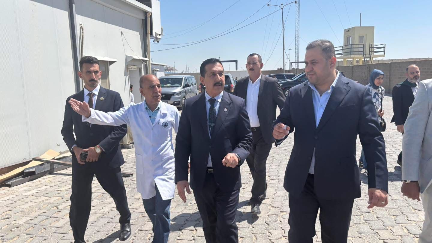 Read more about the article رئيس الجهاز المركزي للتقييس يتابع كفاءة مختبرات الشركات الفاحصة المحلية في ميناء أم قصر الشمالي