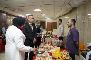 وزارة التخطيط تُقيم معرضًا تسويقيًا خيريًا للأعمال الفنية والحرف اليدوية