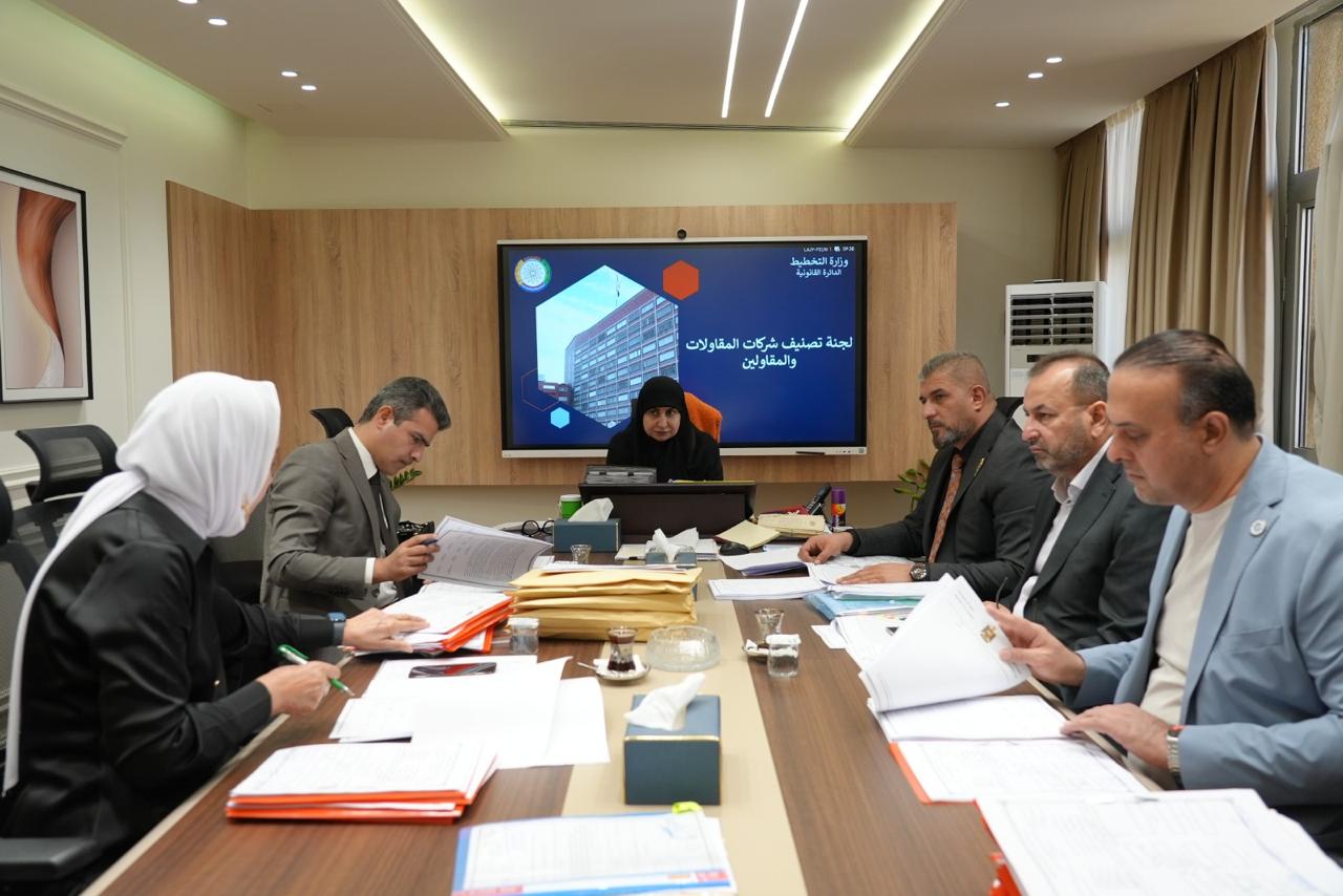Read more about the article لجنة تصنيف المقاولين في وزارة التخطيط تُنجز أكثر من (219) هوية تصنيف وتجديد