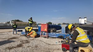 Read more about the article وزارة التخطيط تتابع موقعيًا سير العمل في مشروع إنشاء مجسّر العروبة بمحافظة الديوانية