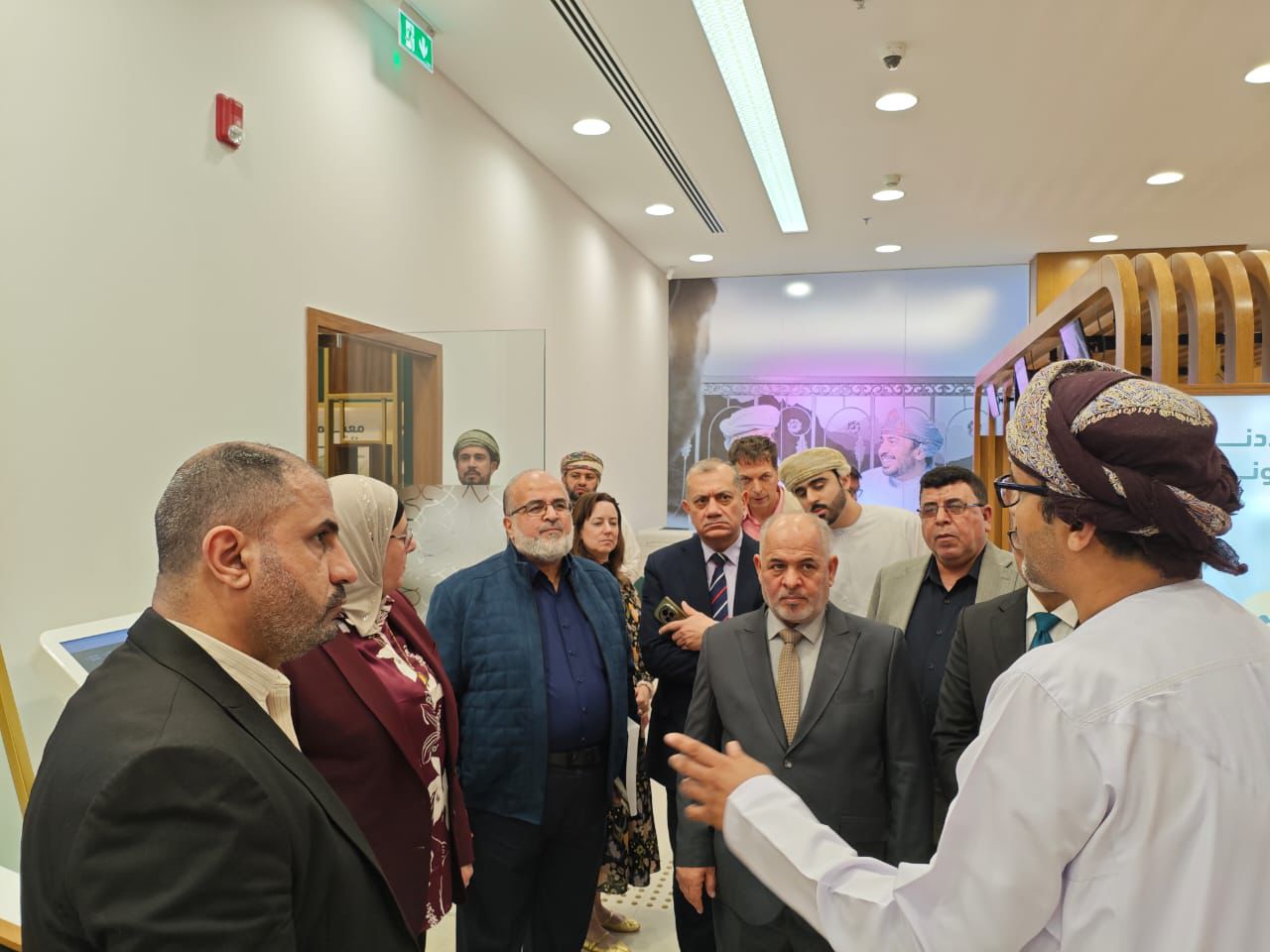 You are currently viewing الوفد العراقي يختتم زيارته إلى سلطنة عُمان بجولة ميدانية في محافظة الداخلية