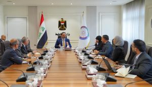 وزير التخطيط وكالة يترأس اجتماعاً حول تعويضات المقاولين العراقيين