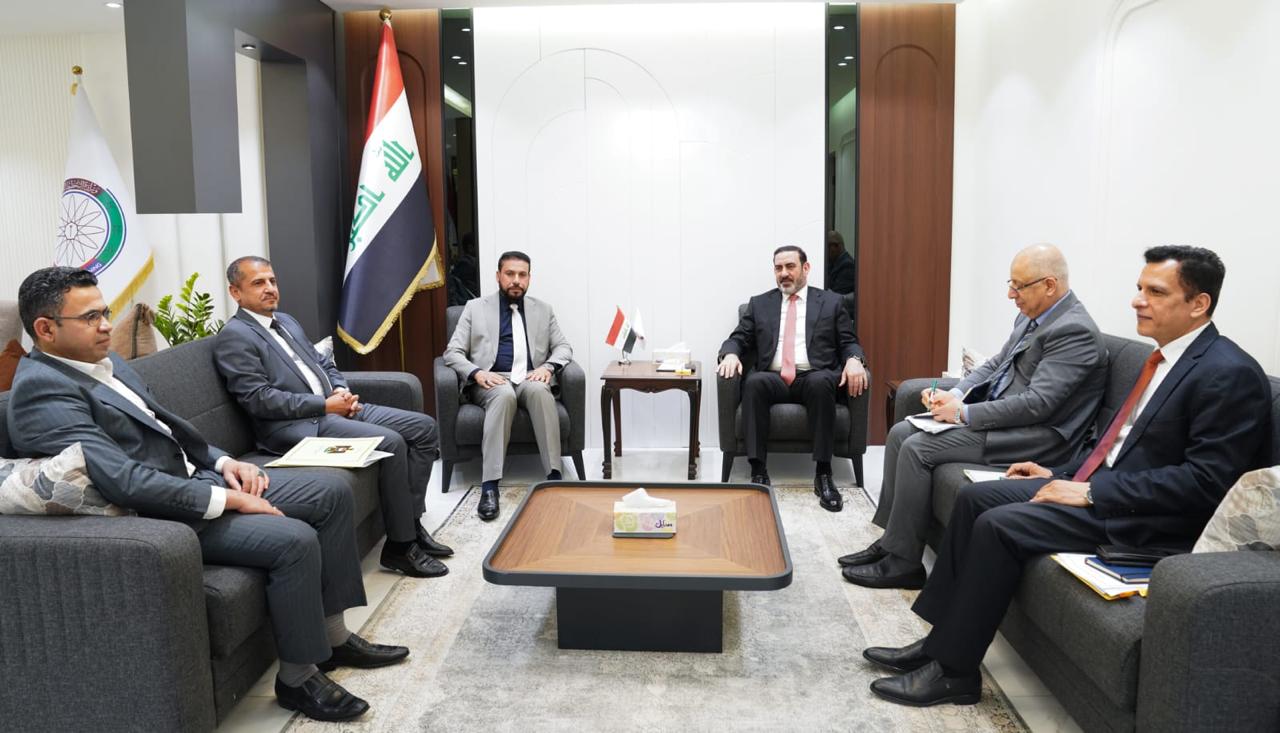 You are currently viewing وزير التخطيط وكالة يبحث مع محافظ ميسان واقع المشاريع في المحافظة وسبل انجازها