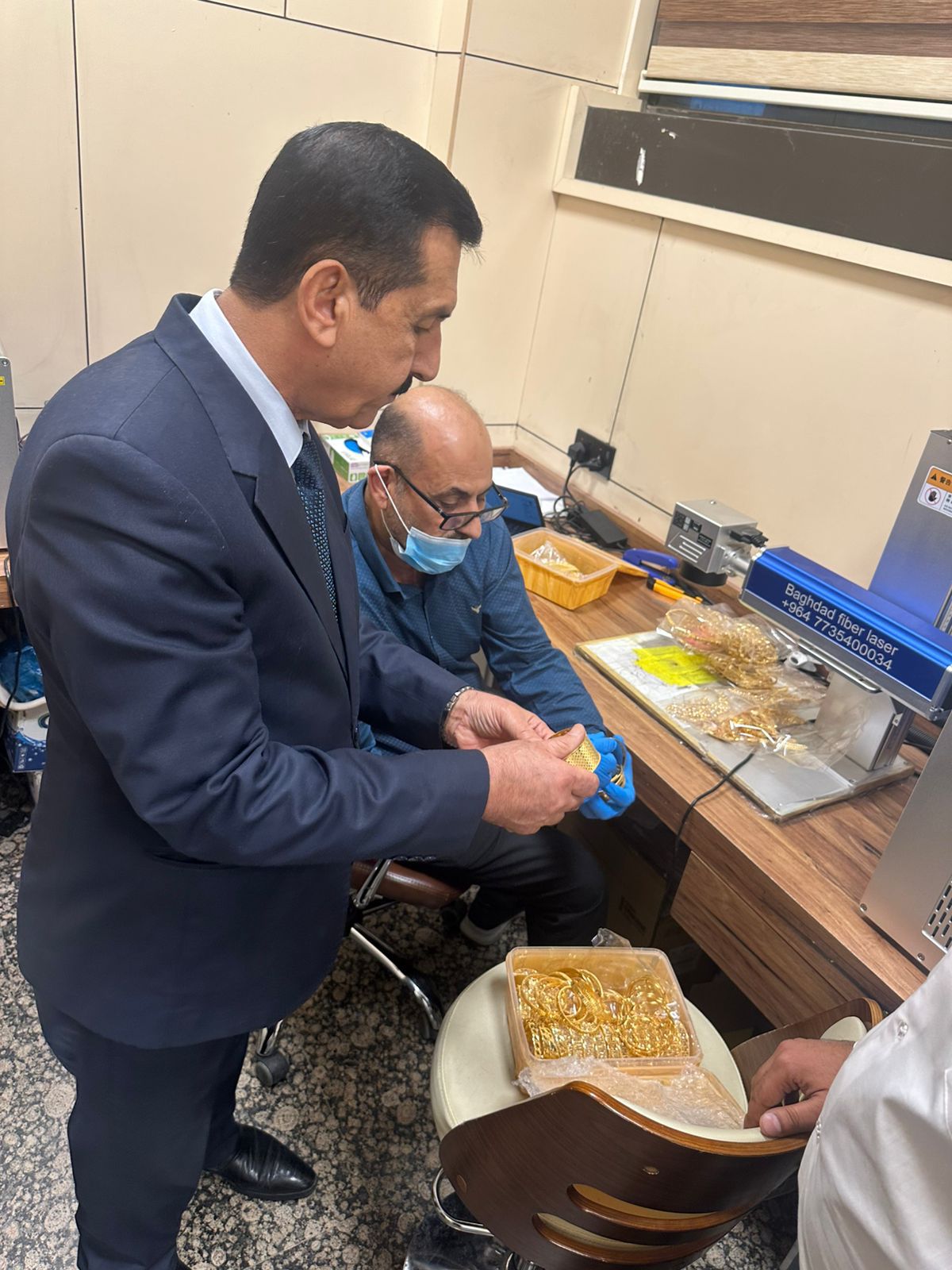 You are currently viewing استقبال حوالي 300 شحنة مايعادل اكثر من نصف طن من الذهب المستورد عبر مطار بغداد خلال 24 ساعة الماضية