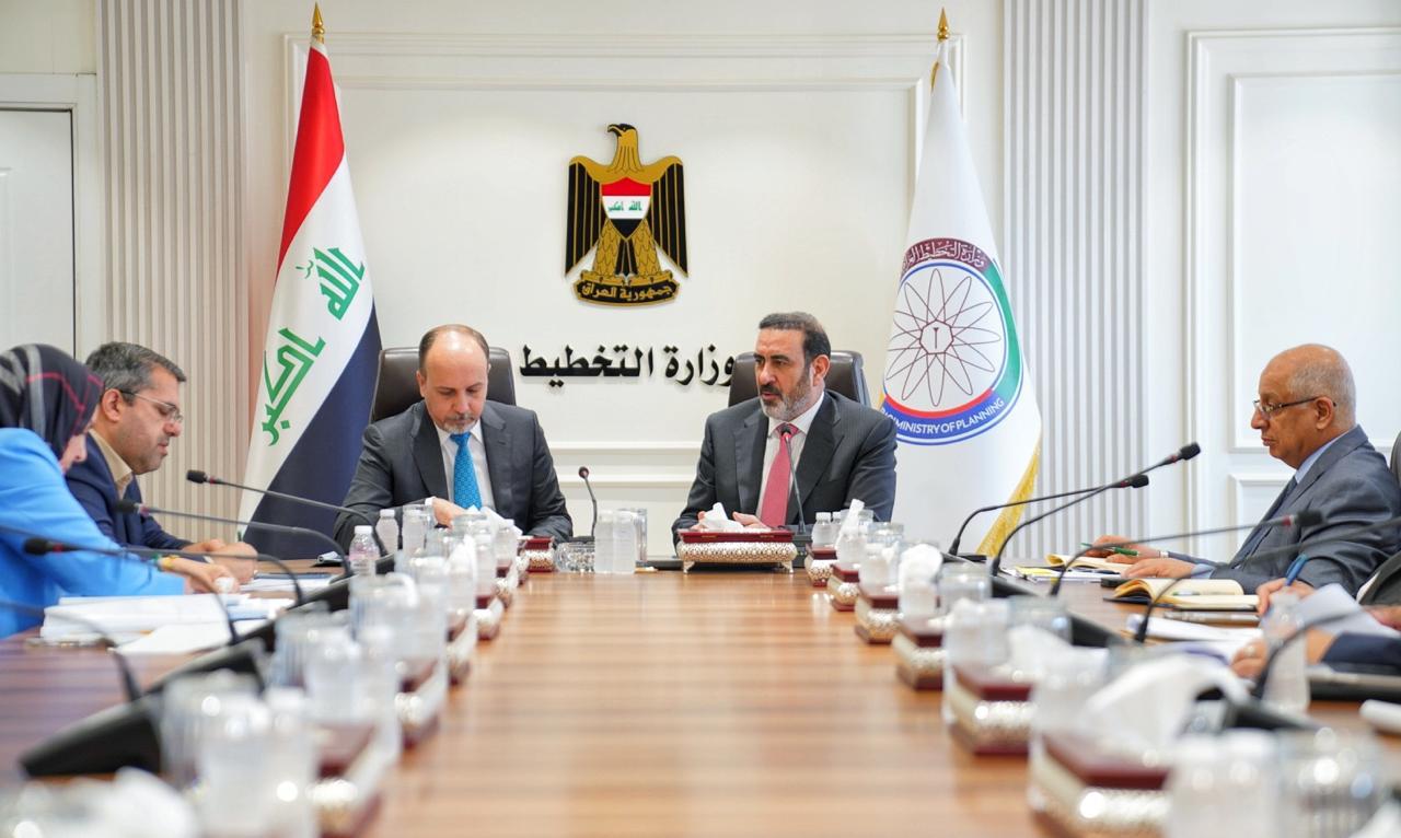 You are currently viewing وزير التخطيط وكالة يلتقي أمين بغداد لبحث تسريع إنجاز المشاريع الخدمية في العاصمة