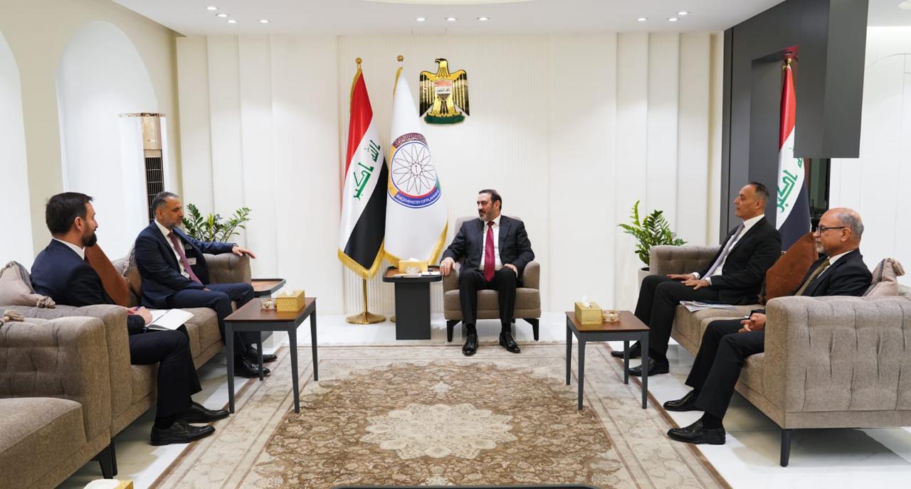 You are currently viewing وزير التخطيط وكالة يبحث مع السفير البريطاني تعزيز التعاون التنموي والخدمي