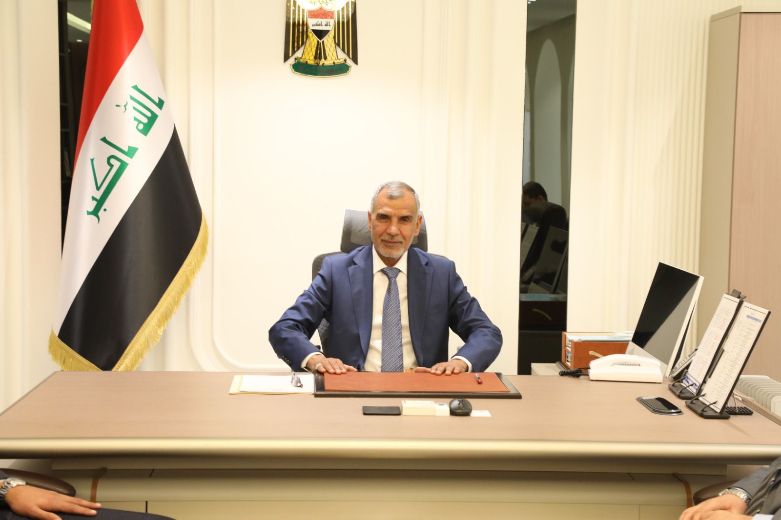 You are currently viewing وزير المالية يباشر مهام عمله وزيرا للتخطيط وكالة ويلتقي الملاك المتقدم في الوزارة