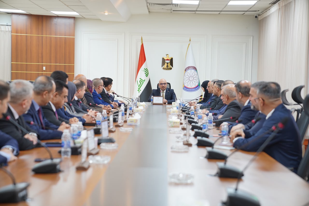 Read more about the article معالي وزير التخطيط يلتقي الملاك المتقدم في الوزارة ويؤكد ضرورة تعزيز التنسيق والتعاون بين تشكيلاتها