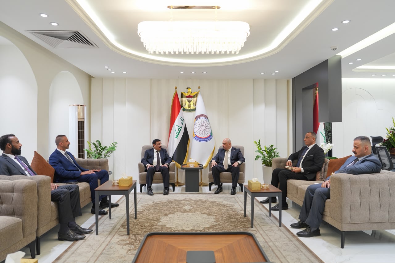 Read more about the article وزير التخطيط يبحث مع رئيس صندوق إعمار المناطق المتضررة تعزيز التعاون المشترك