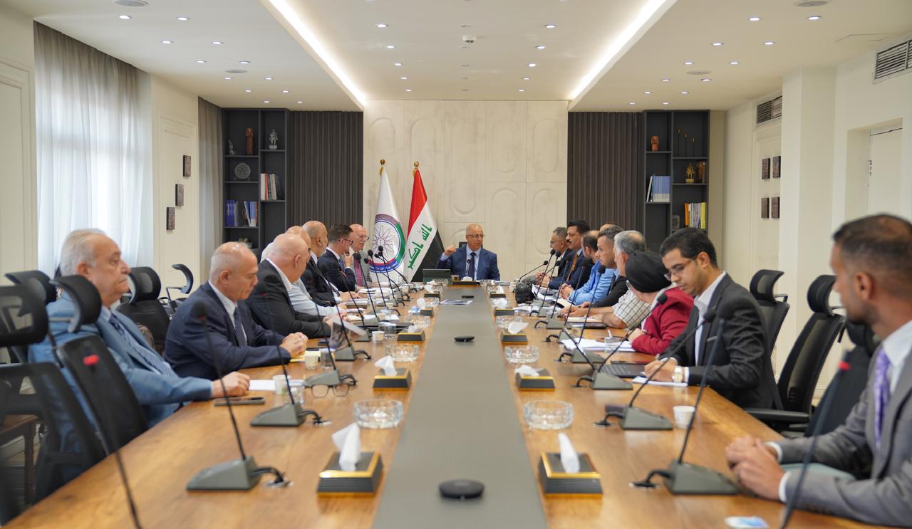 Read more about the article وزارة التخطيط تناقش مجالات التطوير المهني لصندوق التنمية العراقي والصندوق السيادي
