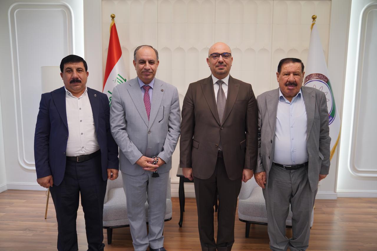 Read more about the article معالي وزير التخطيط يستقبل عددا من المهنئين بمناسبة تسنّمه مهام منصبه