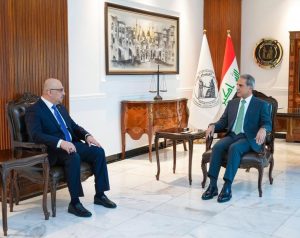 Read more about the article معالي وزير التخطيط يلتقي رئيس مجلس القضاء الأعلى